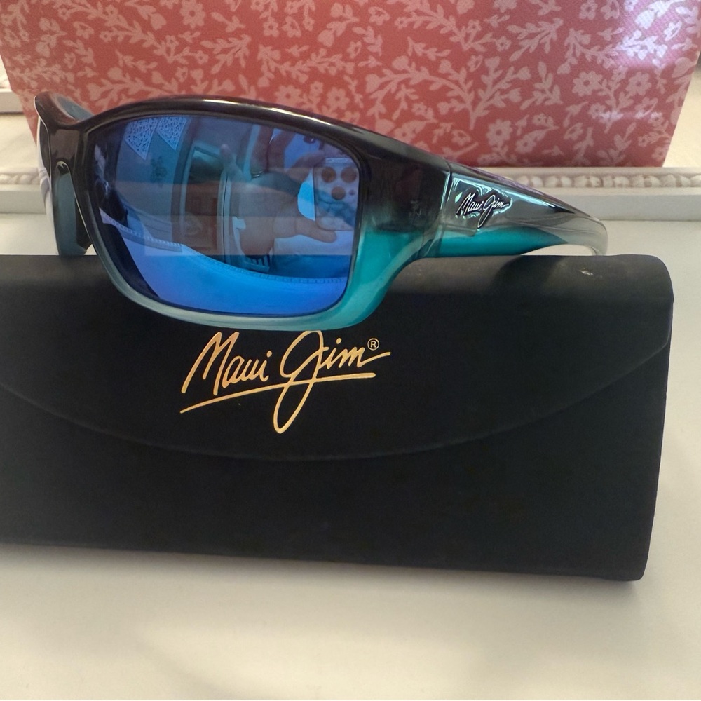 Maui Jim Blue and Black Sunglasses - Picture 2 of 6